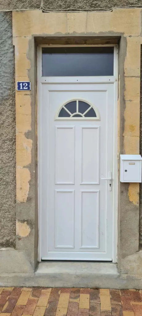 Pose de fenêtre et porte d’entrée à Neuville de Poitou